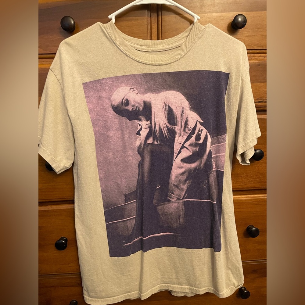 Ariana Grande Sweetener tour shirt